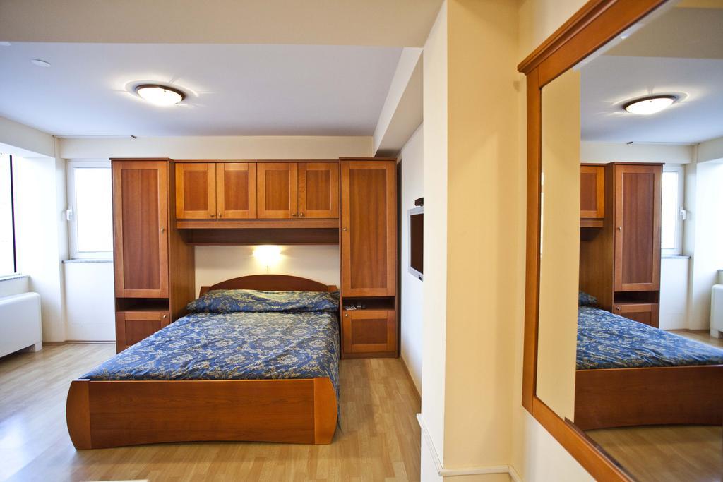 Studio Apartmani Bijeli Delfin Біоград-на-Мору Номер фото