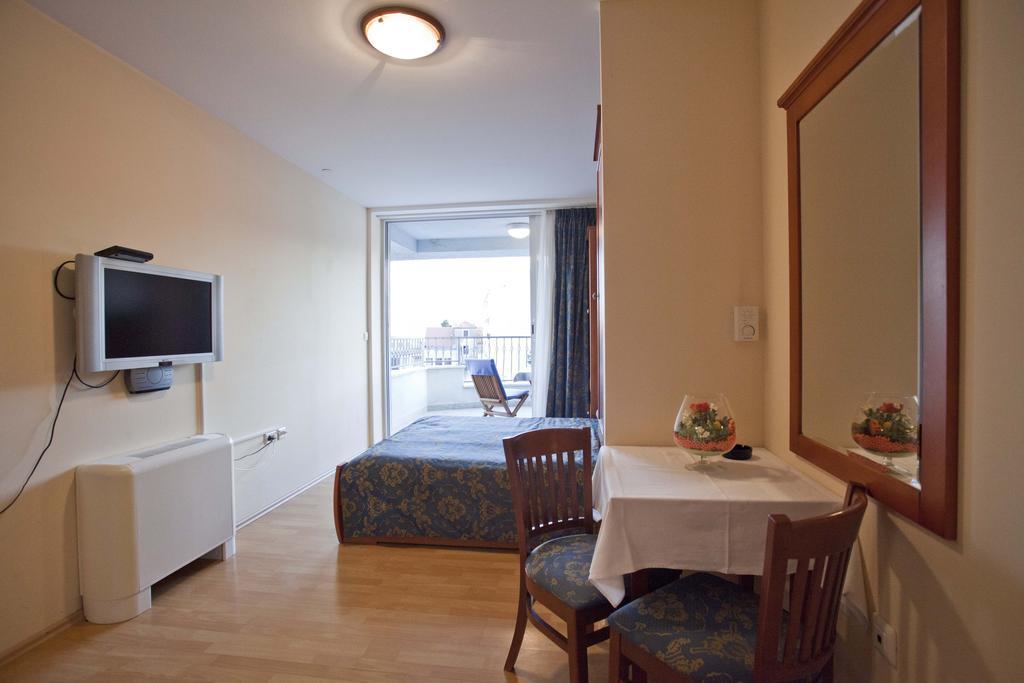 Studio Apartmani Bijeli Delfin Біоград-на-Мору Номер фото