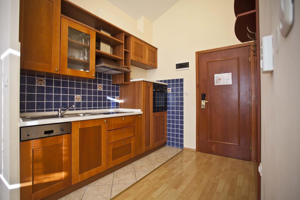 Studio Apartmani Bijeli Delfin Біоград-на-Мору Екстер'єр фото