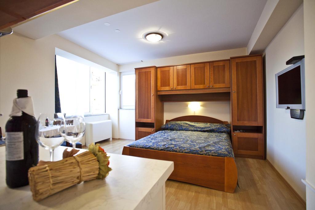 Studio Apartmani Bijeli Delfin Біоград-на-Мору Номер фото
