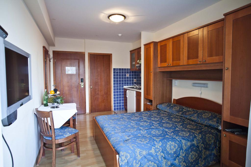 Studio Apartmani Bijeli Delfin Біоград-на-Мору Номер фото