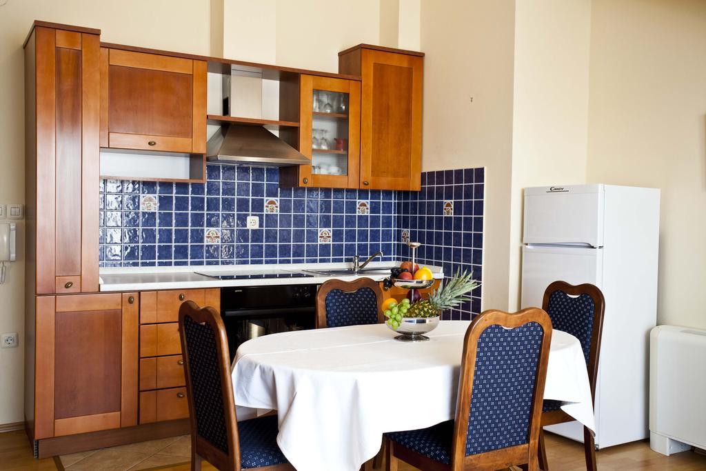 Studio Apartmani Bijeli Delfin Біоград-на-Мору Номер фото